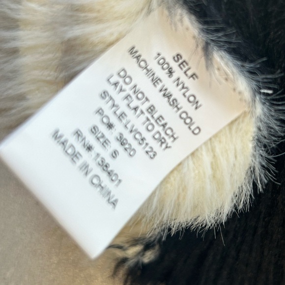 NWT Boutique Brand Fuzzy Color Block Relax Fit Sweater - Picture 11 of 12